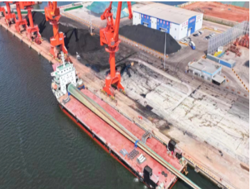 東方風(fēng)電自主研制全球最長風(fēng)電葉片在公司自建試驗(yàn)臺(tái)順利通過靜力試驗(yàn)